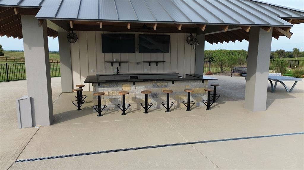 000 Bovine Court, Oak Leaf, TX 75154