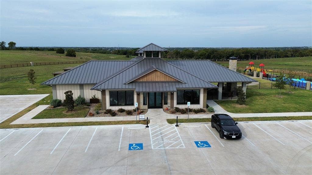 000 Bovine Court, Oak Leaf, TX 75154