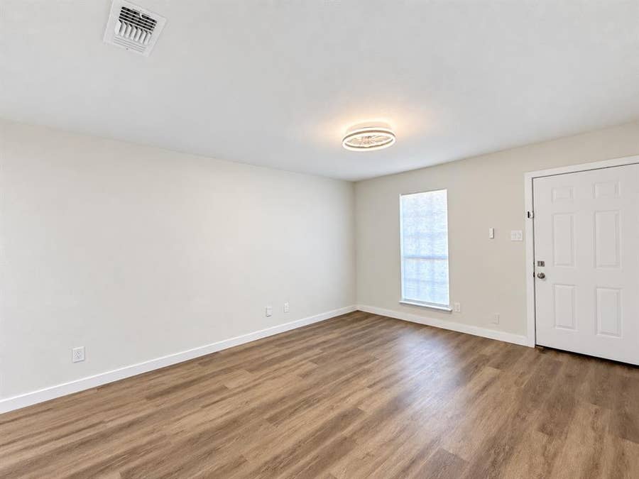 Property photo for 1000 Mary Street, Arlington, TX