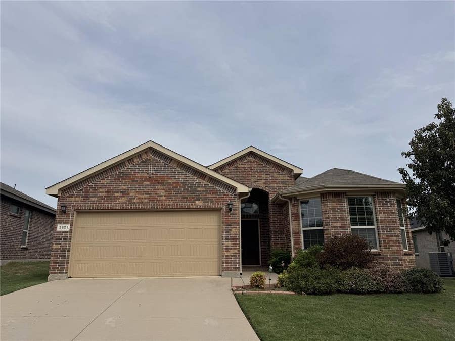 Property photo for 2821 Saddle Creek Drive, Fort Worth, TX