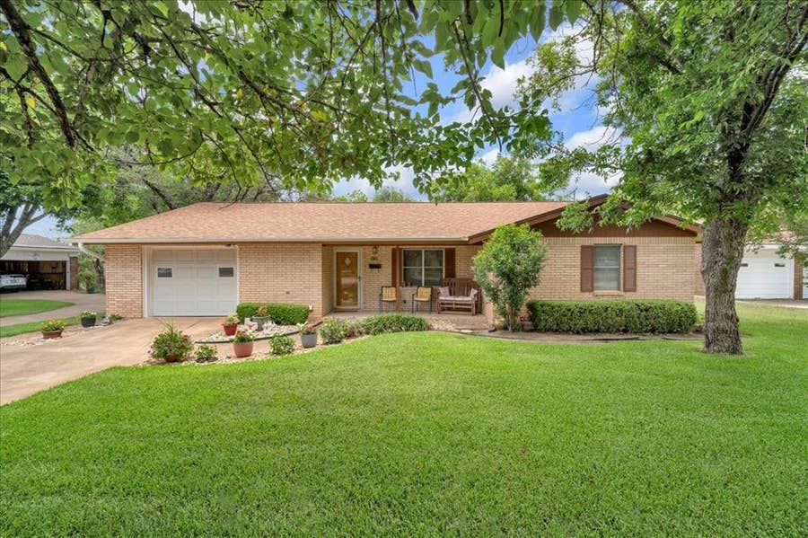 Property photo for 419 S Williams Street, Hamilton, TX