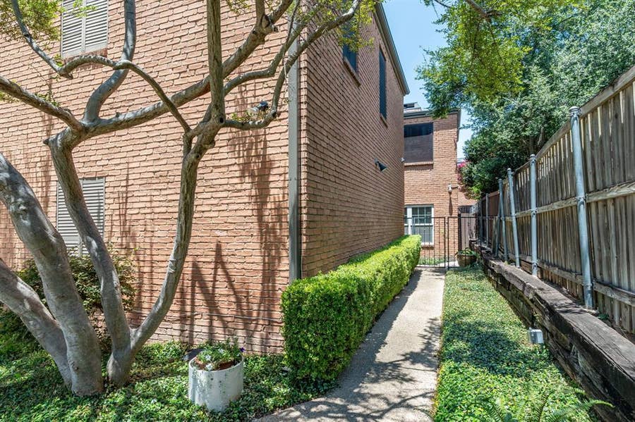 Property photo for 17365 Remington Park Circle, Dallas, TX