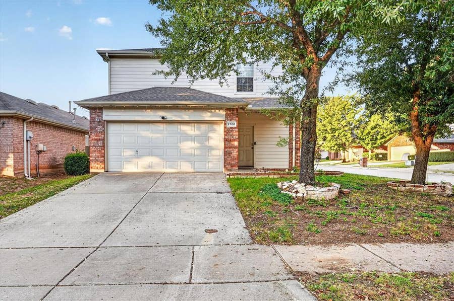 Property photo for 2700 Mountain Lion Drive, Fort Worth, TX