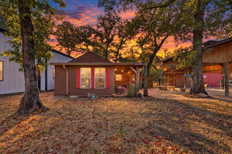 Property photo for 7118 Back Forty Court, Granbury, TX