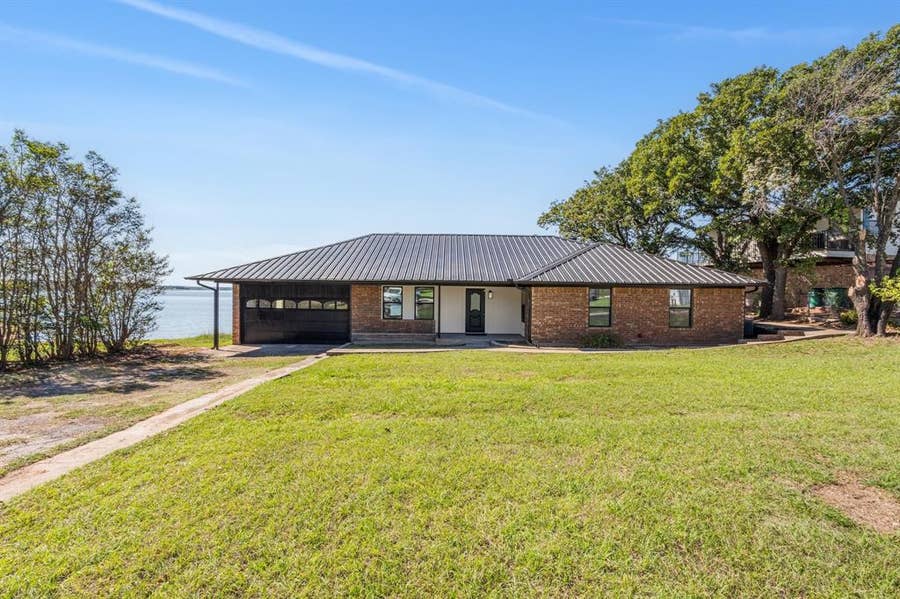 Property photo for 1107 Casino Road, Nocona, TX