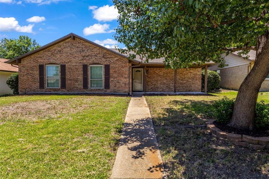 Property photo for 1644 Glenhill Lane, Lewisville, TX
