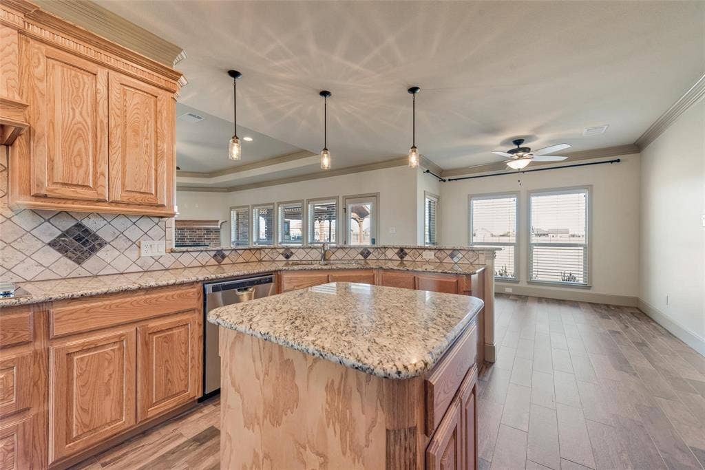 2921 W Alamosa Drive, Terrell, TX 75160