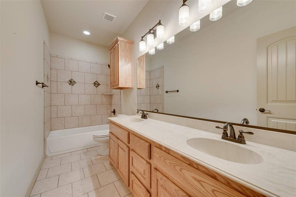 2921 W Alamosa Drive, Terrell, TX 75160
