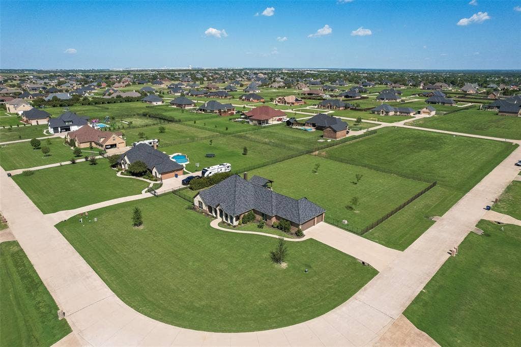 2921 W Alamosa Drive, Terrell, TX 75160