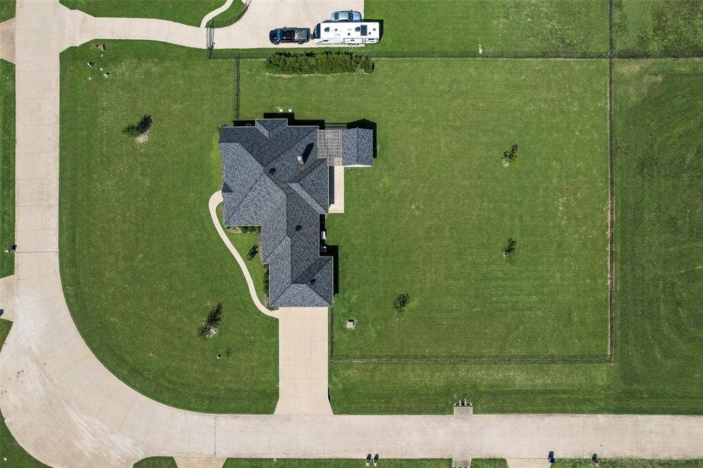 2921 W Alamosa Drive, Terrell, TX 75160