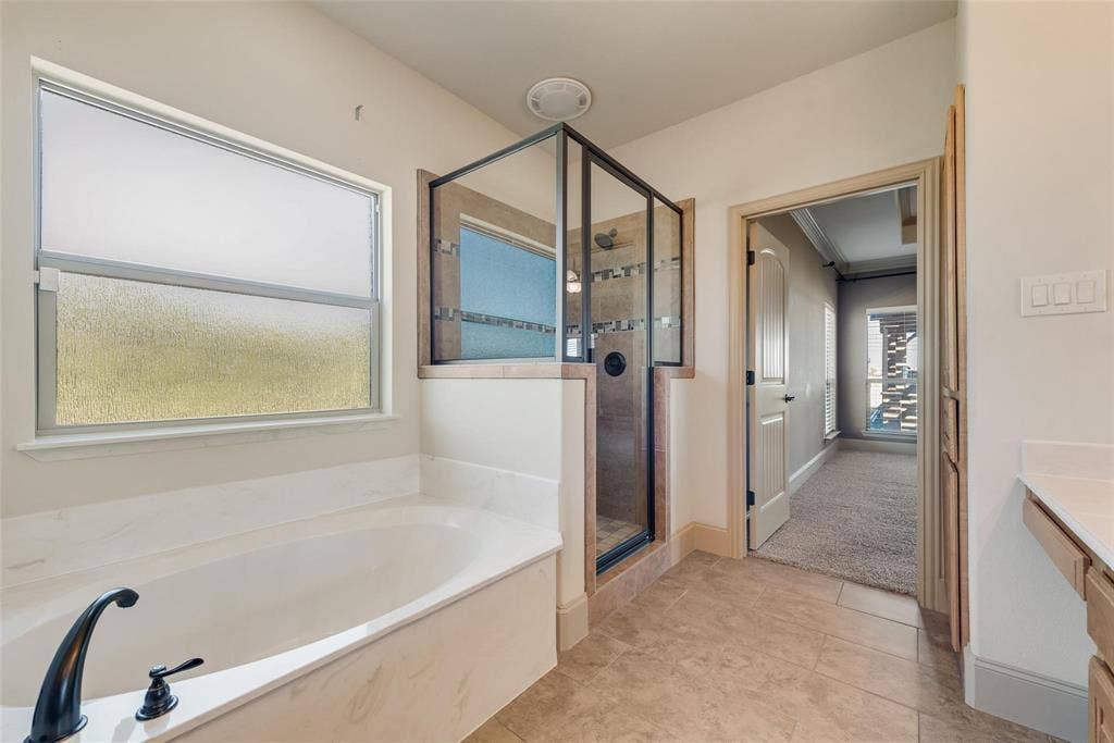 2921 W Alamosa Drive, Terrell, TX 75160