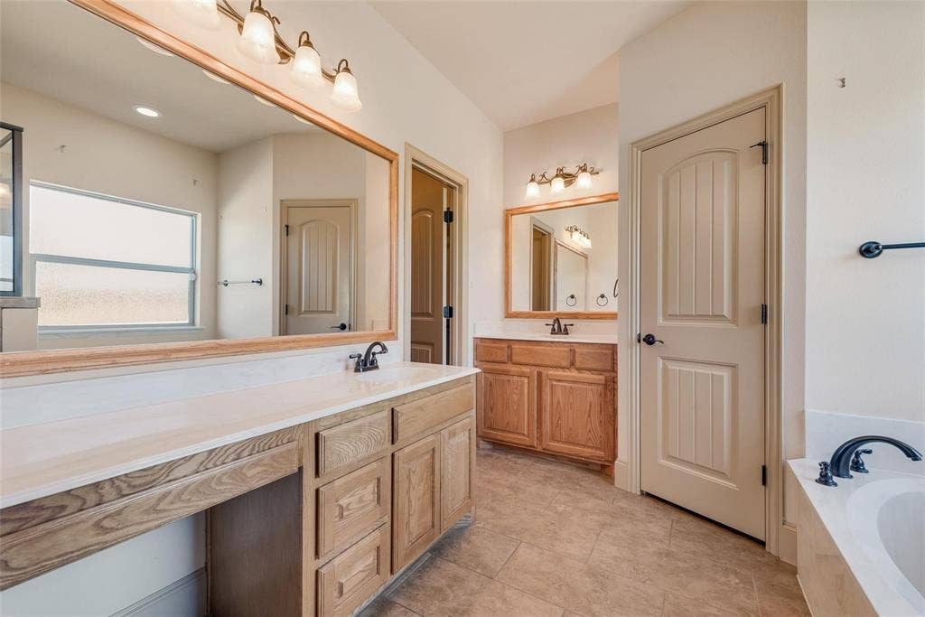 2921 W Alamosa Drive, Terrell, TX 75160
