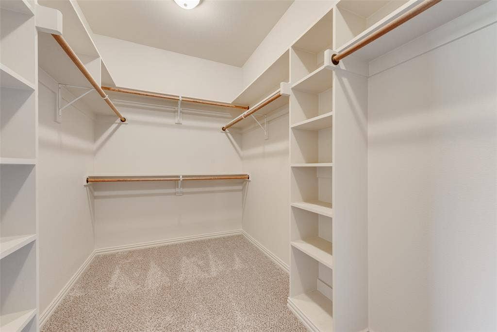 2921 W Alamosa Drive, Terrell, TX 75160