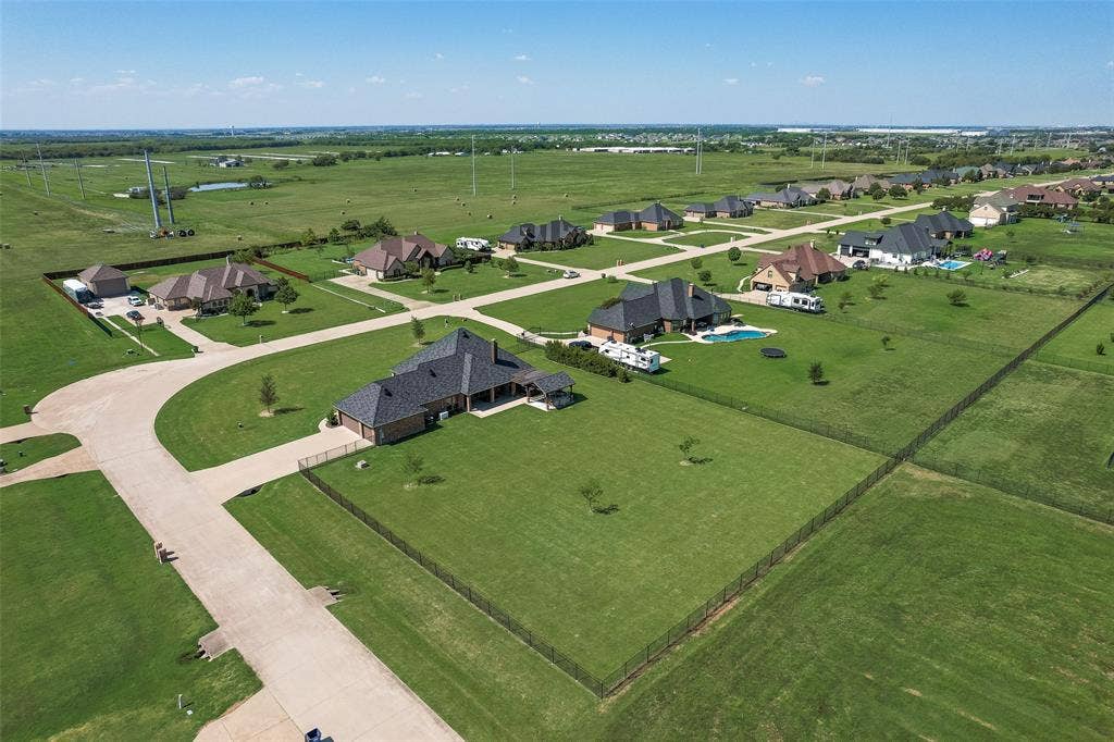 2921 W Alamosa Drive, Terrell, TX 75160