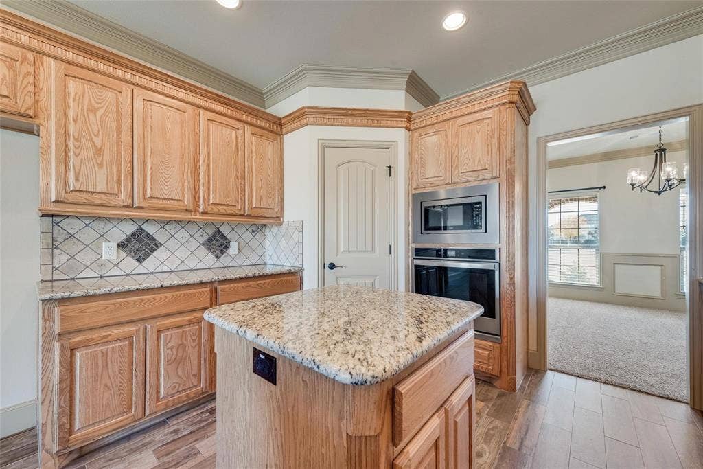 2921 W Alamosa Drive, Terrell, TX 75160