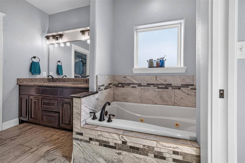 1513 White Bear Trail, Lindale, TX 75771