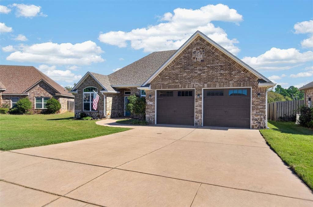 1513 White Bear Trail, Lindale, TX 75771