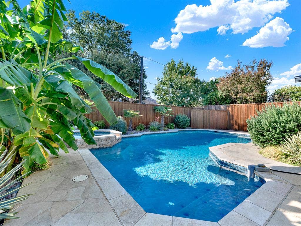 3320 Melanie Lane, Plano, TX 75023 3320 Melanie Lane, Plano, TX 75023