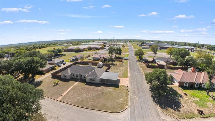 Property photo for 1000 La Villeta Street, Mexia, TX