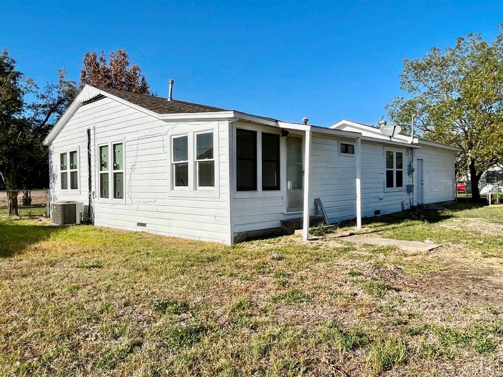 110 N Hwy 34 Street, Kaufman, TX 75142 110 N Hwy 34 Street, Kaufman, TX 75142