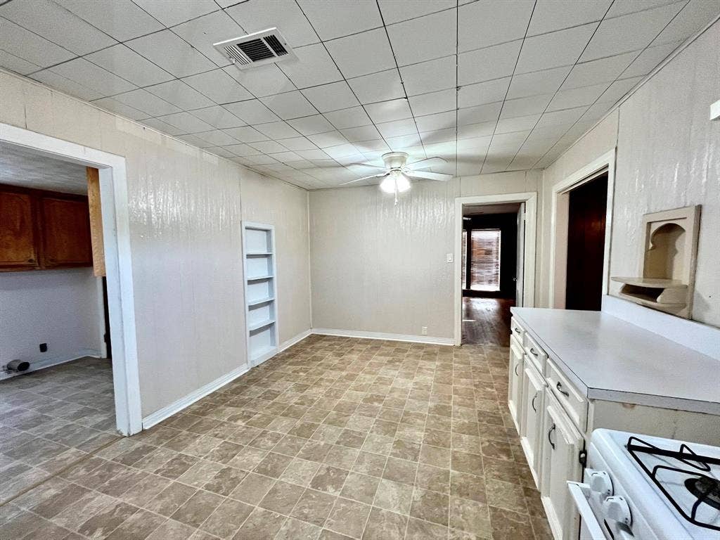 110 N Hwy 34 Street, Kaufman, TX 75142 110 N Hwy 34 Street, Kaufman, TX 75142