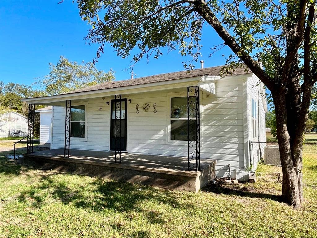 110 N Hwy 34 Street, Kaufman, TX 75142 110 N Hwy 34 Street, Kaufman, TX 75142