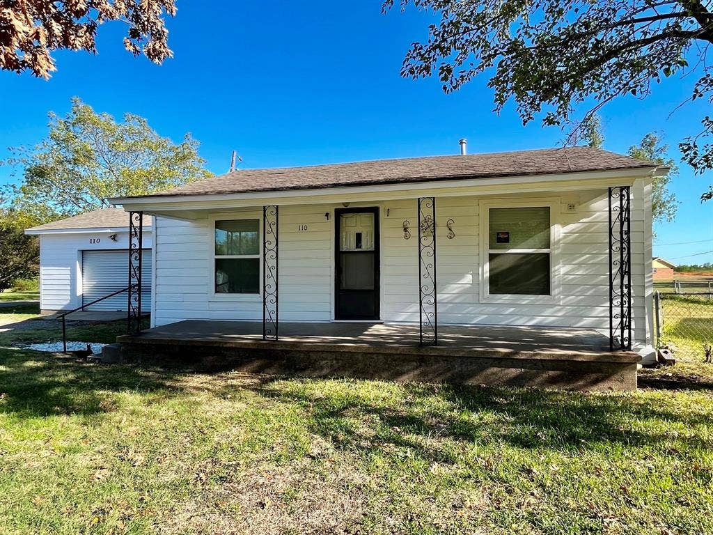 110 N Hwy 34 Street, Kaufman, TX 75142 110 N Hwy 34 Street, Kaufman, TX 75142