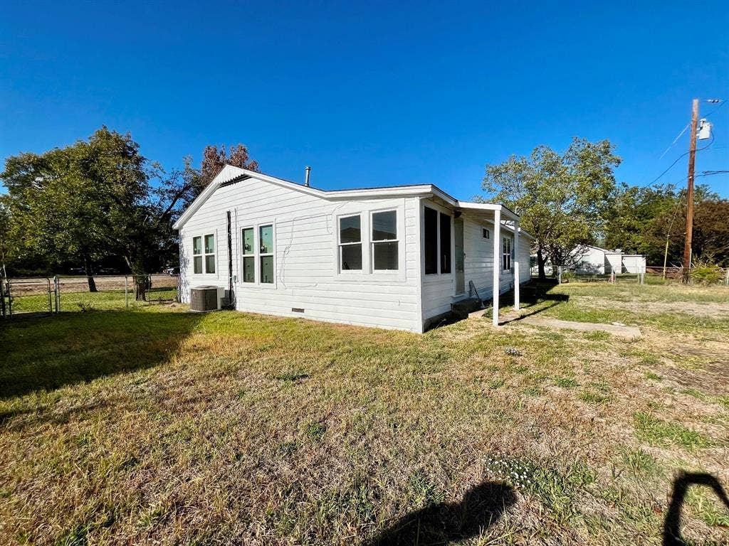 110 N Hwy 34 Street, Kaufman, TX 75142 110 N Hwy 34 Street, Kaufman, TX 75142