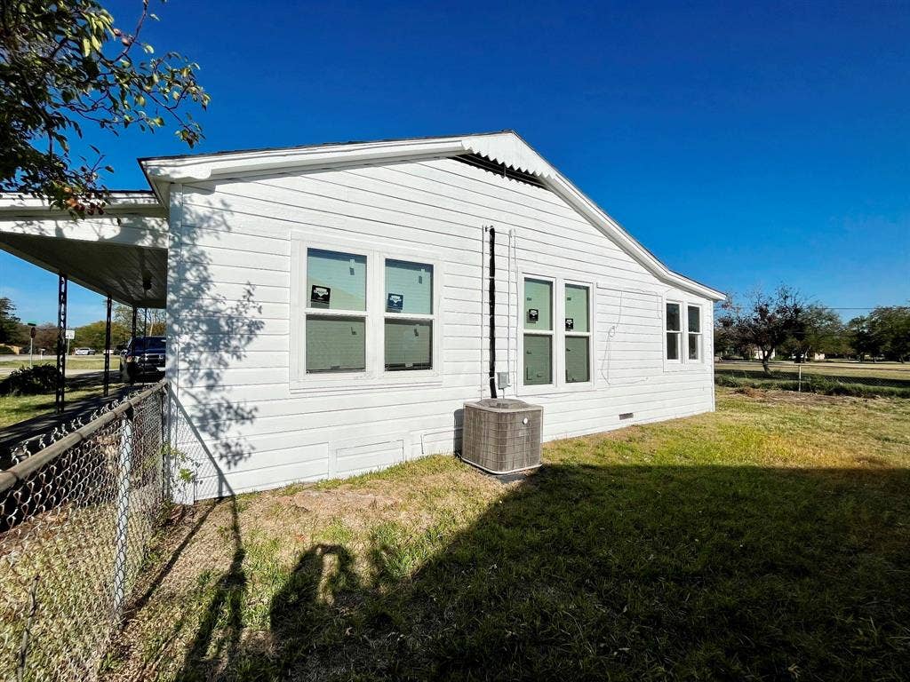 110 N Hwy 34 Street, Kaufman, TX 75142 110 N Hwy 34 Street, Kaufman, TX 75142