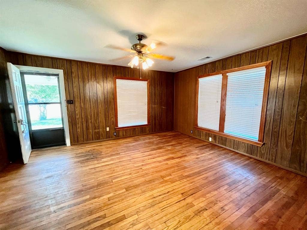 110 N Hwy 34 Street, Kaufman, TX 75142 110 N Hwy 34 Street, Kaufman, TX 75142