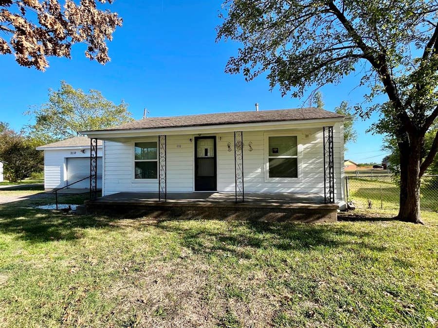 Property photo for 110 N Hwy 34 Street, Kaufman, TX