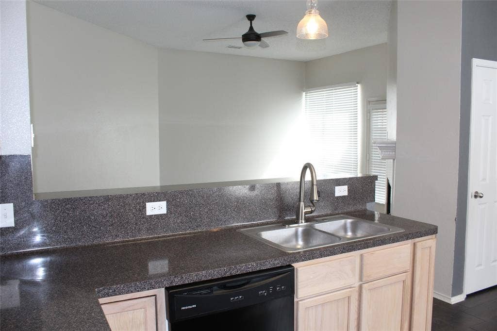 1813 Arbor Creek Drive, Garland, TX 75040 1813 Arbor Creek Drive, Garland, TX 75040