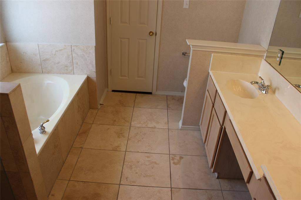 1813 Arbor Creek Drive, Garland, TX 75040 1813 Arbor Creek Drive, Garland, TX 75040
