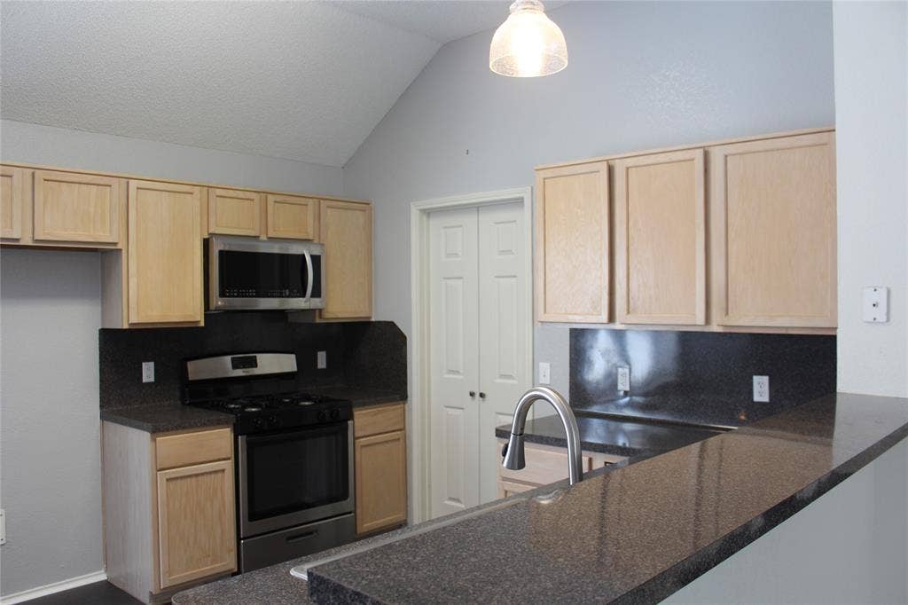 1813 Arbor Creek Drive, Garland, TX 75040 1813 Arbor Creek Drive, Garland, TX 75040