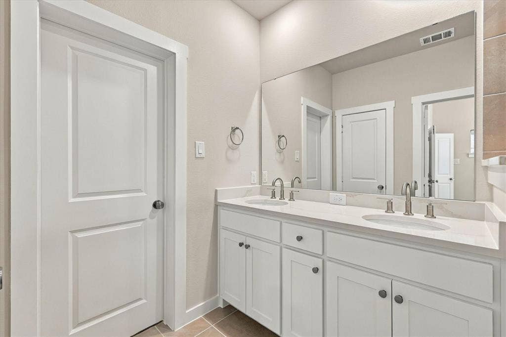 606 Nolan Lane, Wylie, TX 75098 Master bath showing the closet door
