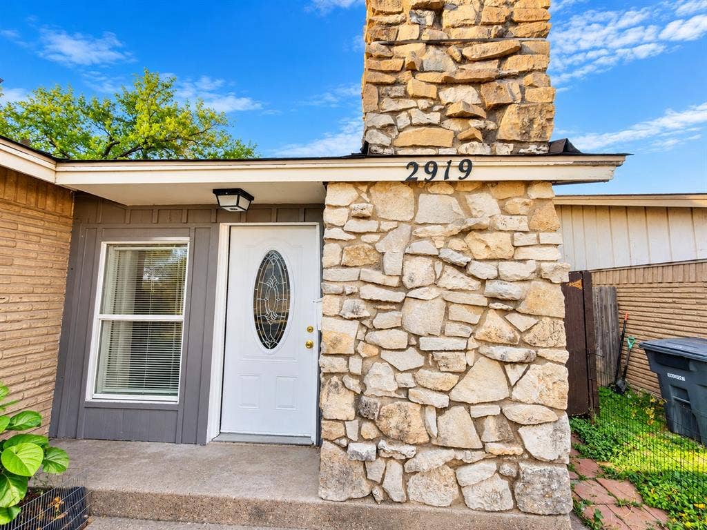 2919 Lourdes Street, Dallas, TX 75211