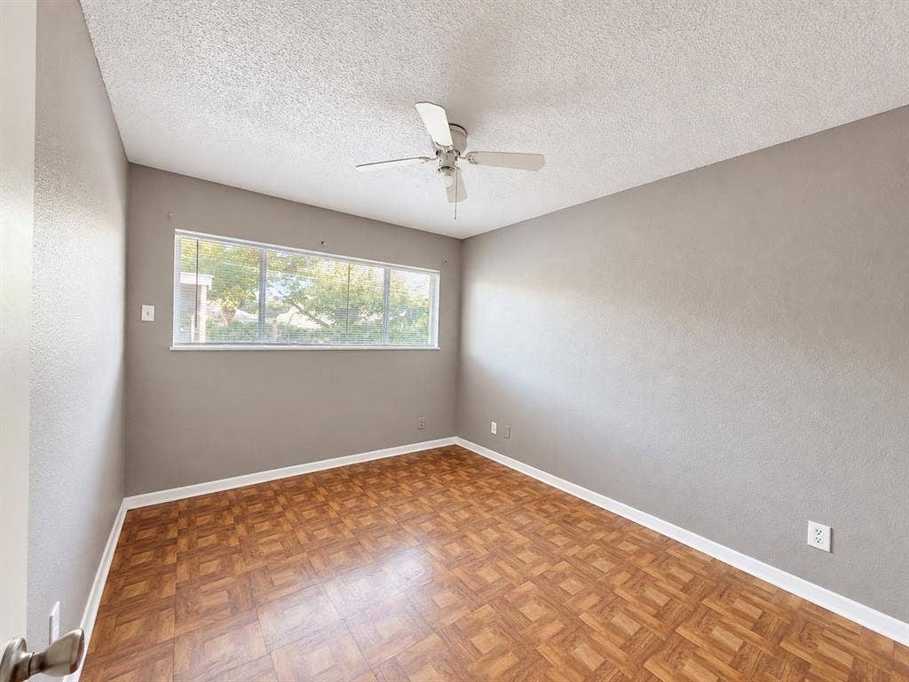 2919 Lourdes Street, Dallas, TX 75211