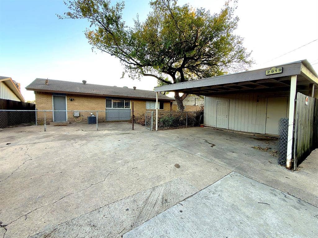 2919 Lourdes Street, Dallas, TX 75211
