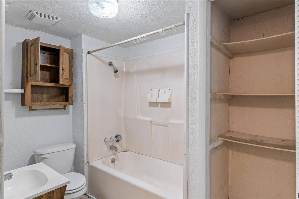 918 N Jefferson Street, Lancaster, TX 75146 918 N Jefferson Street, Lancaster, TX 75146