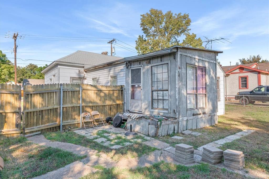 918 N Jefferson Street, Lancaster, TX 75146 918 N Jefferson Street, Lancaster, TX 75146