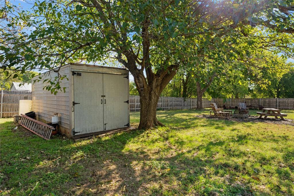 608 Johnson Drive, McGregor, TX 76657