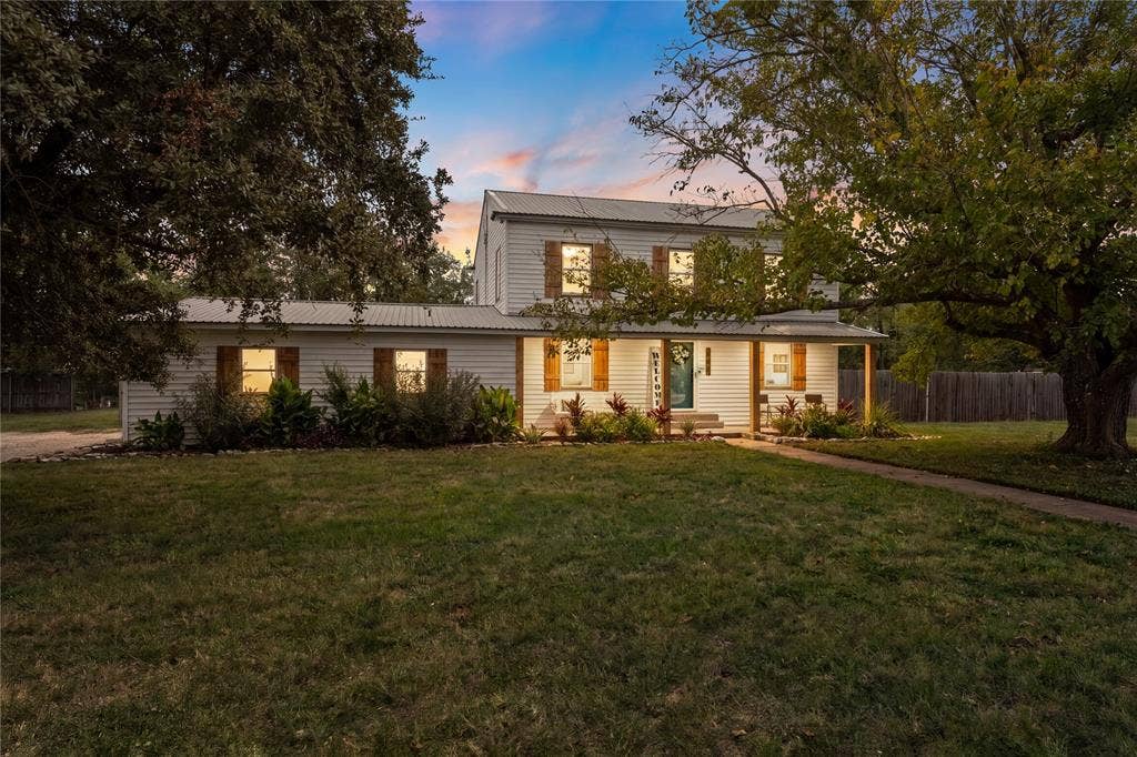 608 Johnson Drive, McGregor, TX 76657