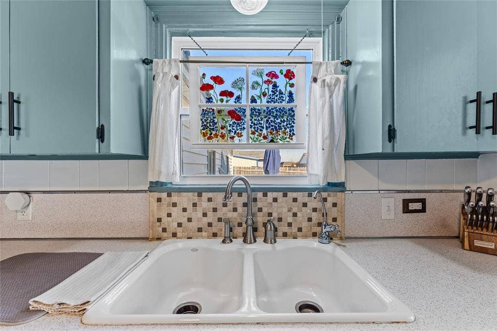 608 Johnson Drive, McGregor, TX 76657