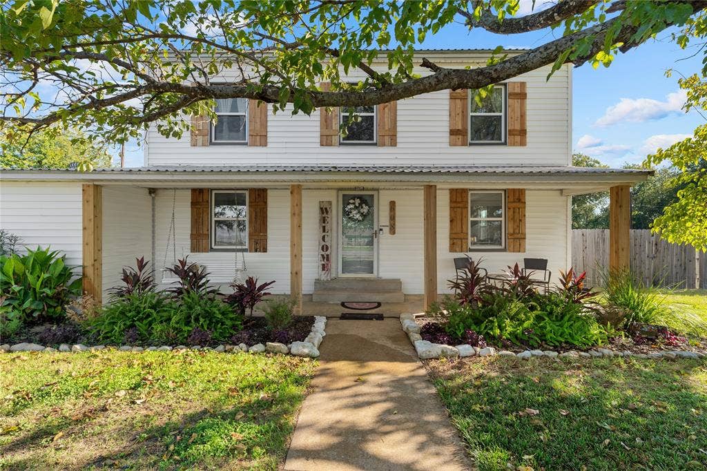 608 Johnson Drive, McGregor, TX 76657