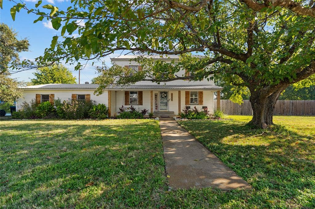 608 Johnson Drive, McGregor, TX 76657