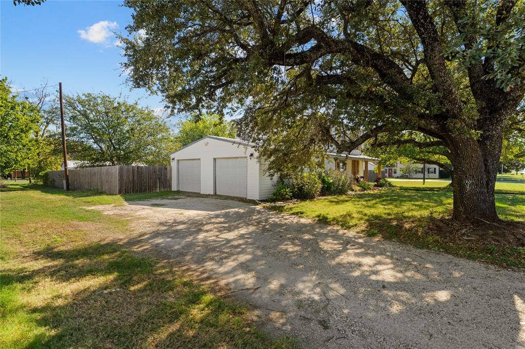 608 Johnson Drive, McGregor, TX 76657