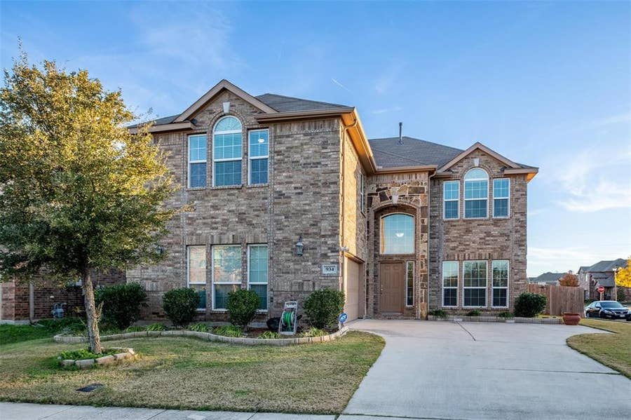 Property photo for 934 Witherby Lane, Lewisville, TX