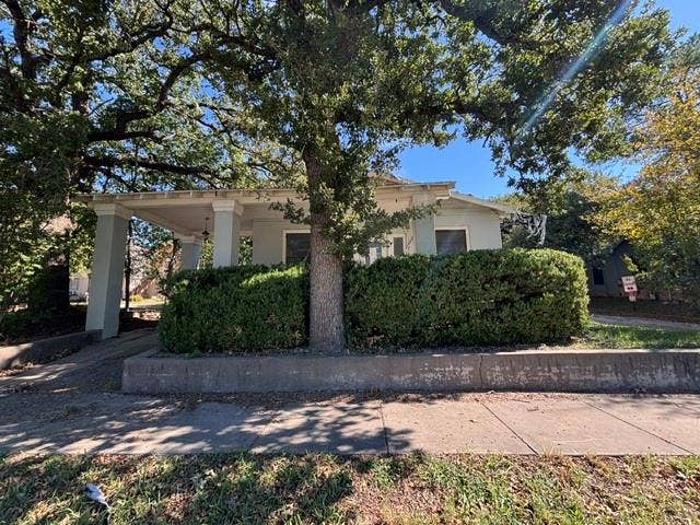 Property photo for 1300 N Oak Avenue, Mineral Wells, TX