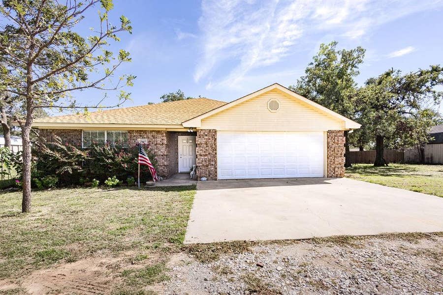Property photo for 2065 J E Woody Road, Springtown, TX