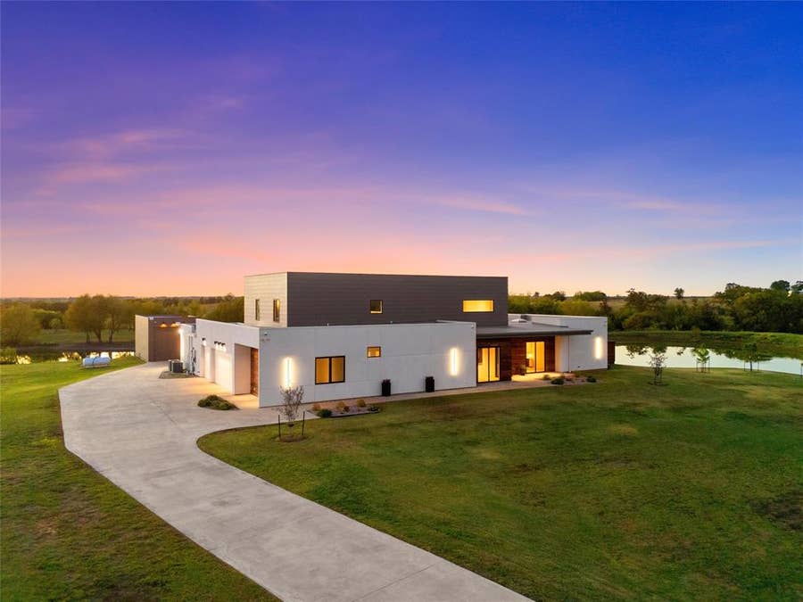 Property photo for 356 Bold Springs Court, West, TX